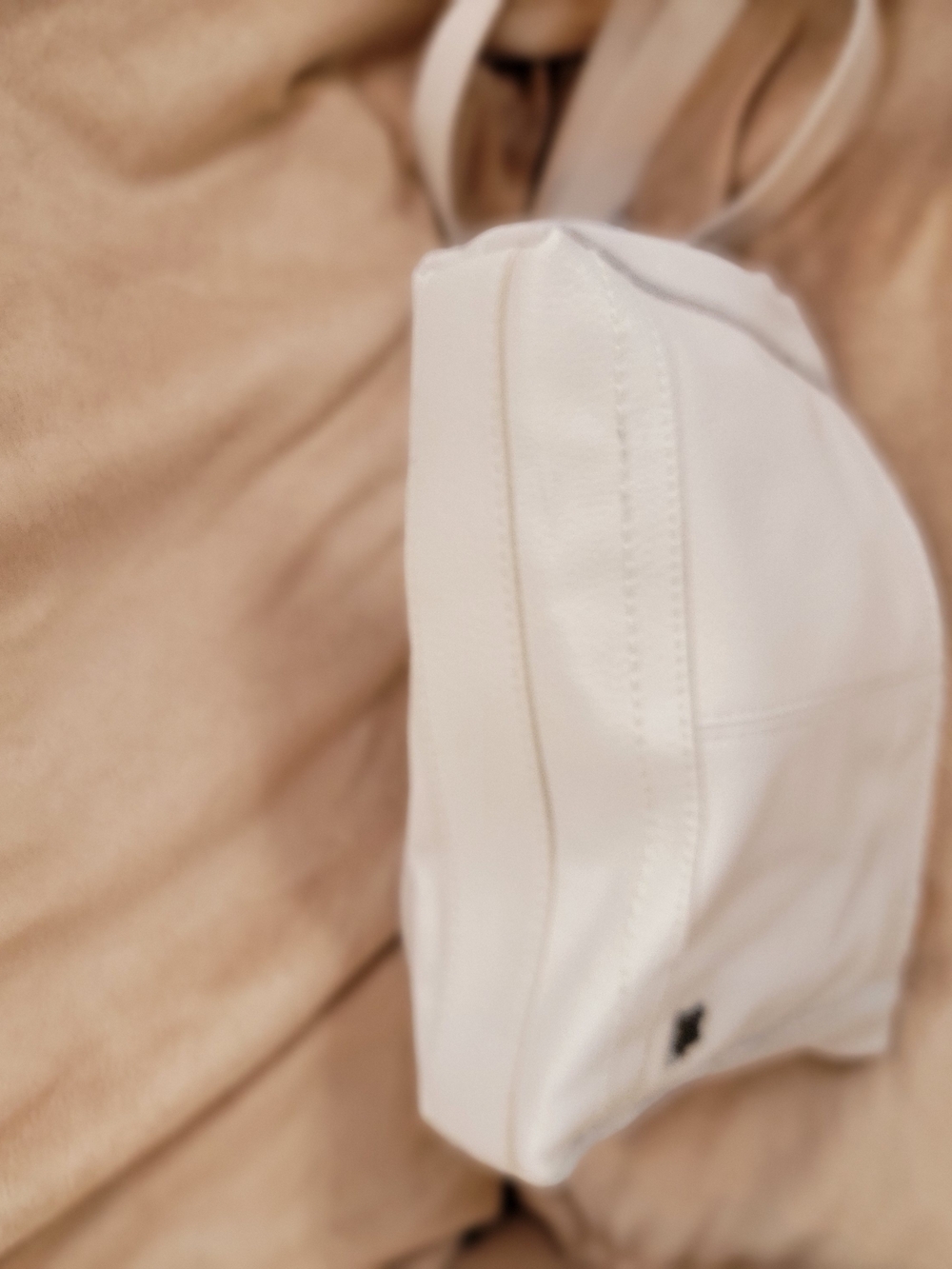 The SAK Light Beige Leather Crossbody Bag - Classic Everyday Style - Picture 4 of 4